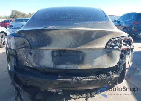 2018 Tesla Model 3 Long Range/Mid Range z USA, uszkodzony, nr VIN 5YJ3E1EA4JF148497